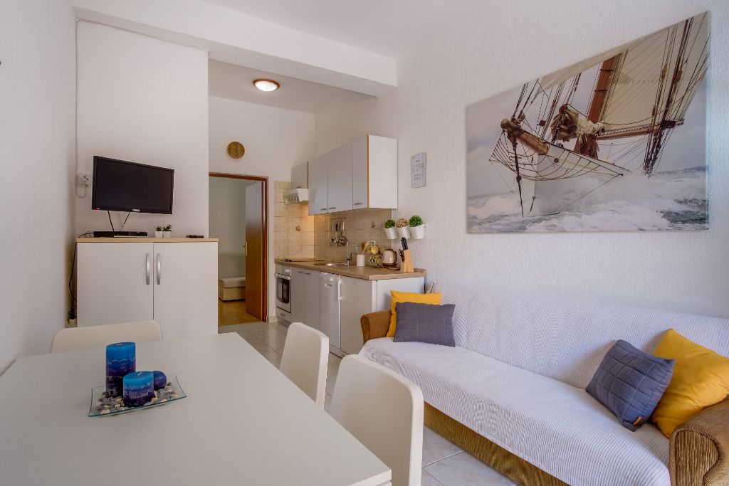 A2+2 dining area