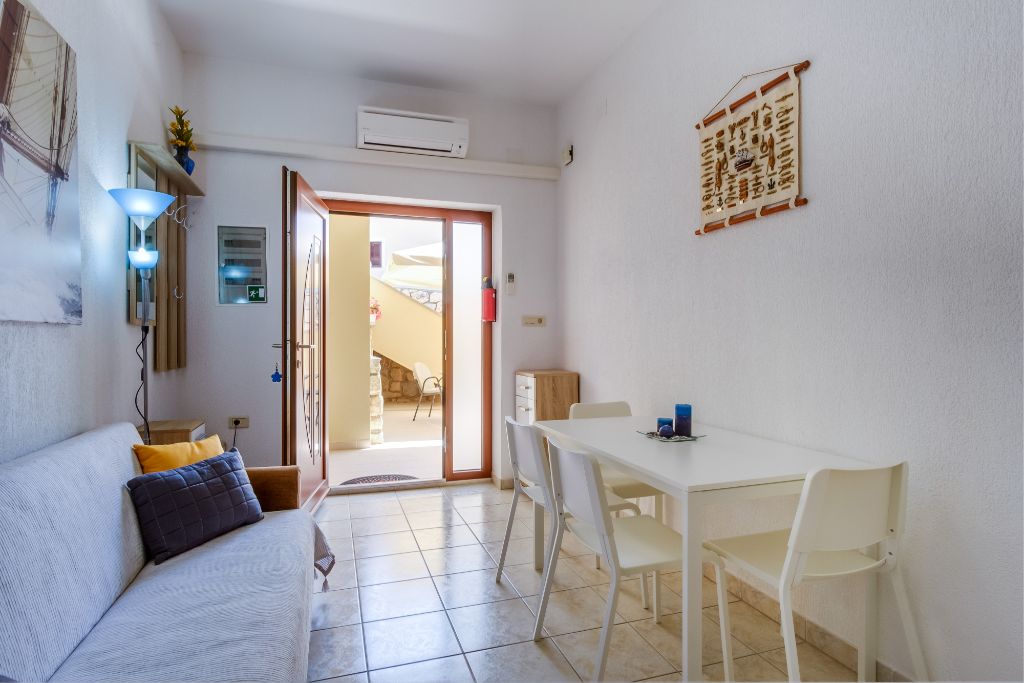 A2+2 living room