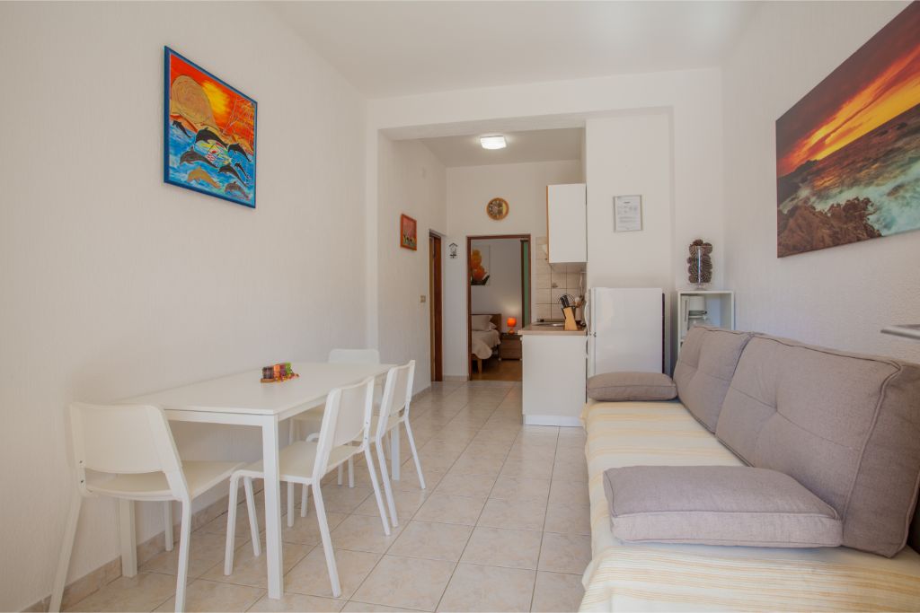Second A2+2 living area