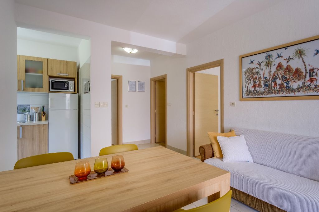 A4+1 dining area