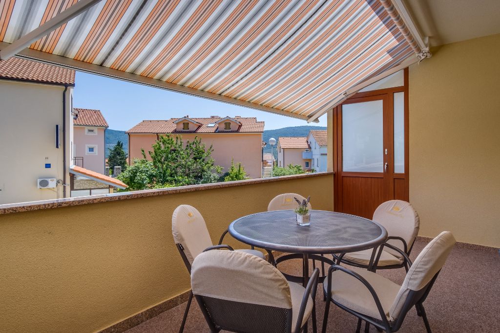 A4+1 terrace exterior